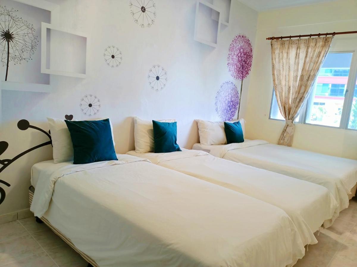 Perdana Serviced Apartment & Resorts Padang Mat Sirat Buitenkant foto