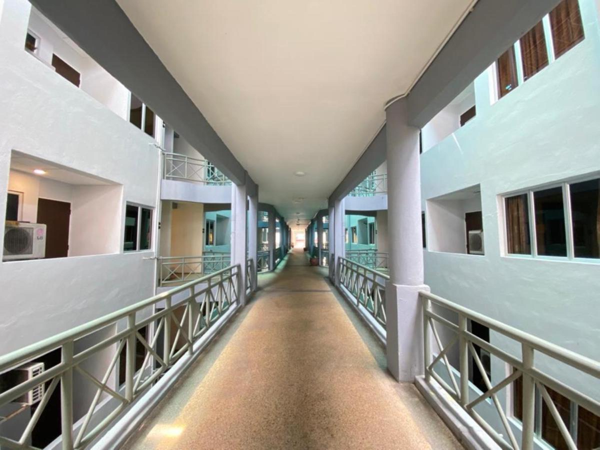 Perdana Serviced Apartment & Resorts Padang Mat Sirat Buitenkant foto