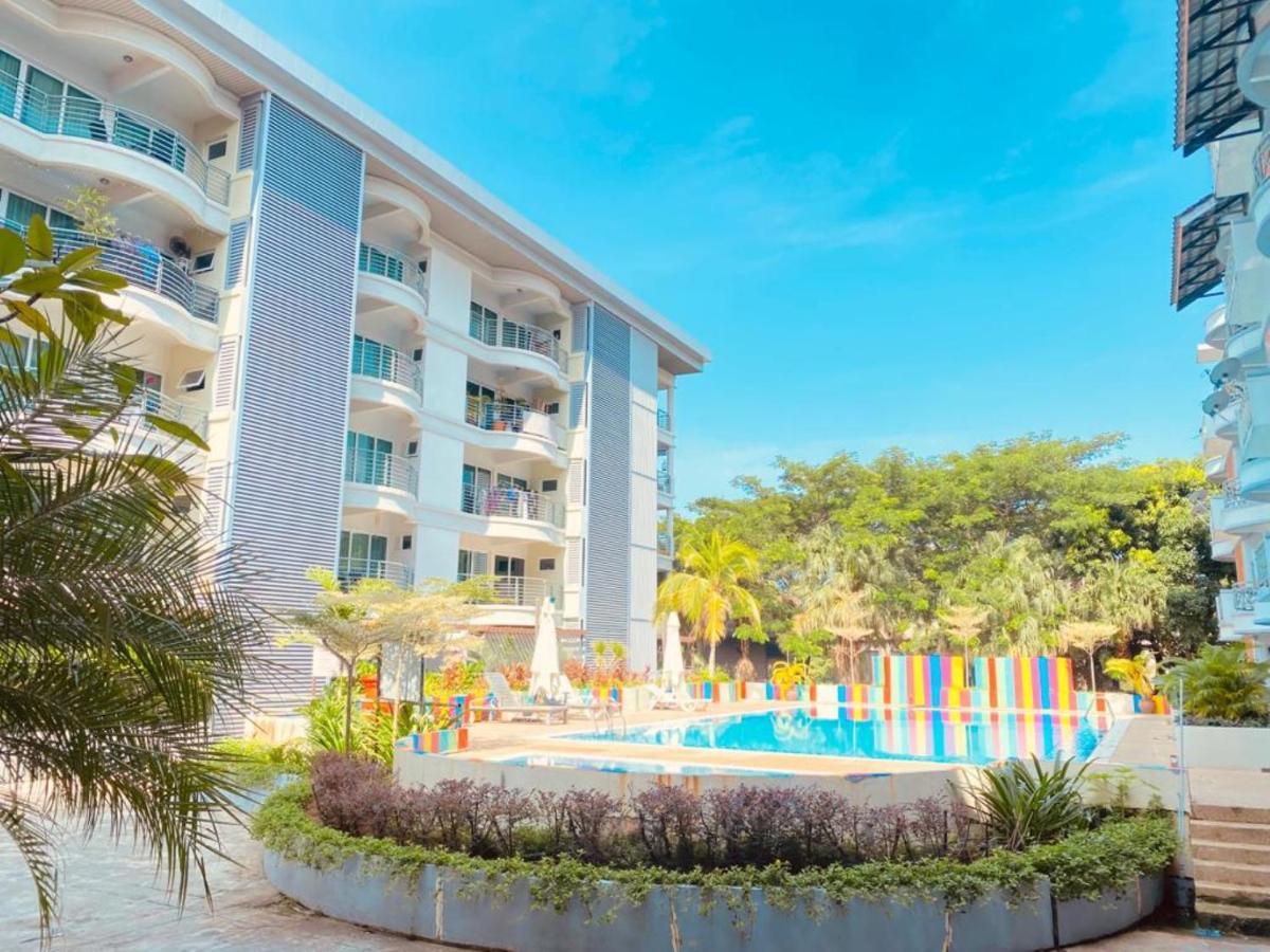 Perdana Serviced Apartment & Resorts Padang Mat Sirat Buitenkant foto