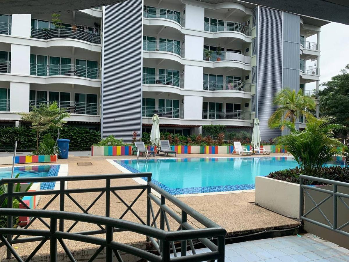 Perdana Serviced Apartment & Resorts Padang Mat Sirat Buitenkant foto