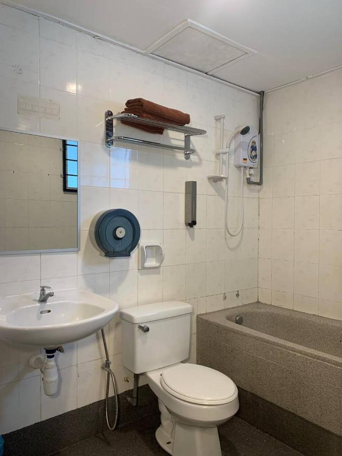 Perdana Serviced Apartment & Resorts Padang Mat Sirat Buitenkant foto