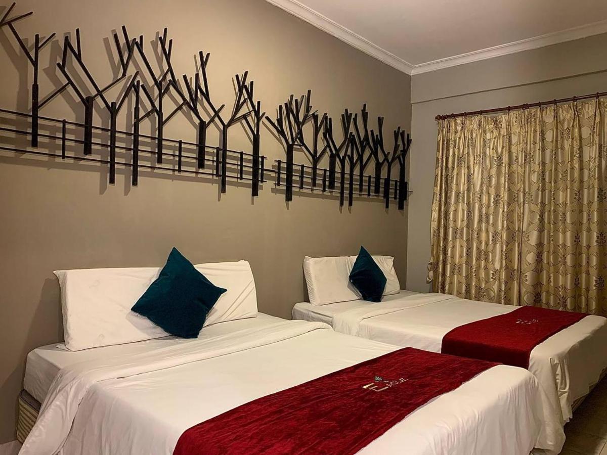Perdana Serviced Apartment & Resorts Padang Mat Sirat Buitenkant foto