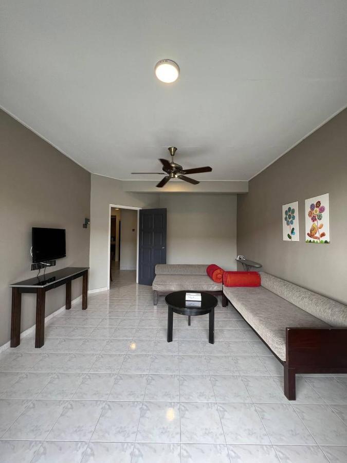 Perdana Serviced Apartment & Resorts Padang Mat Sirat Buitenkant foto