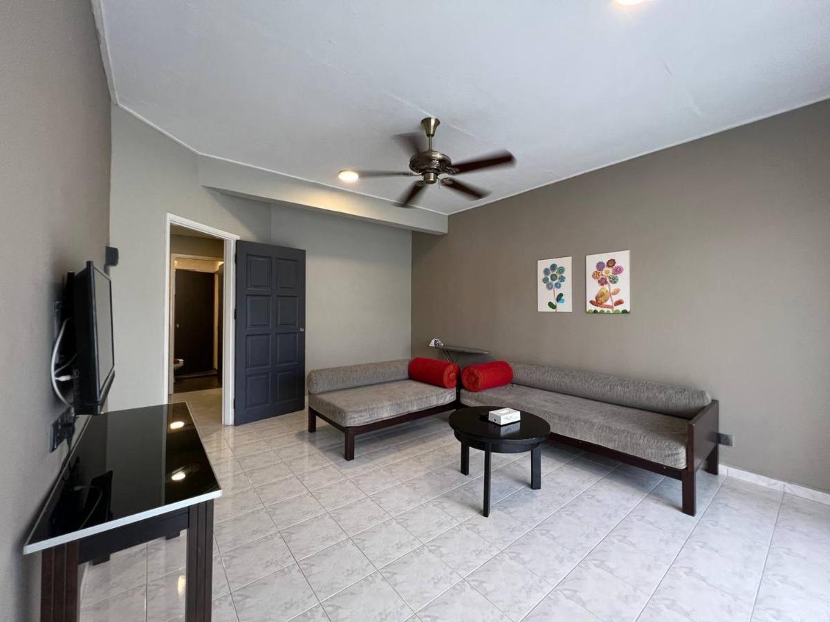 Perdana Serviced Apartment & Resorts Padang Mat Sirat Buitenkant foto