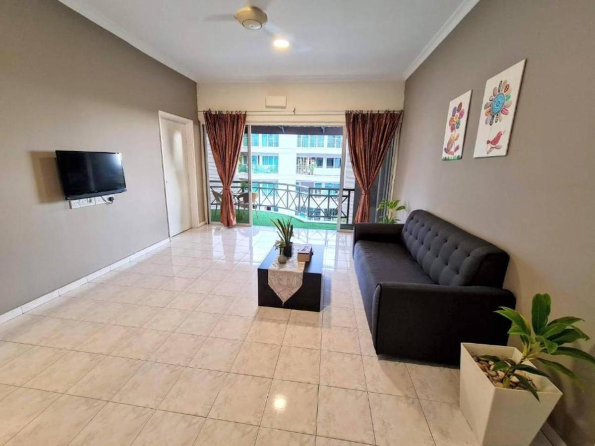 Perdana Serviced Apartment & Resorts Padang Mat Sirat Buitenkant foto