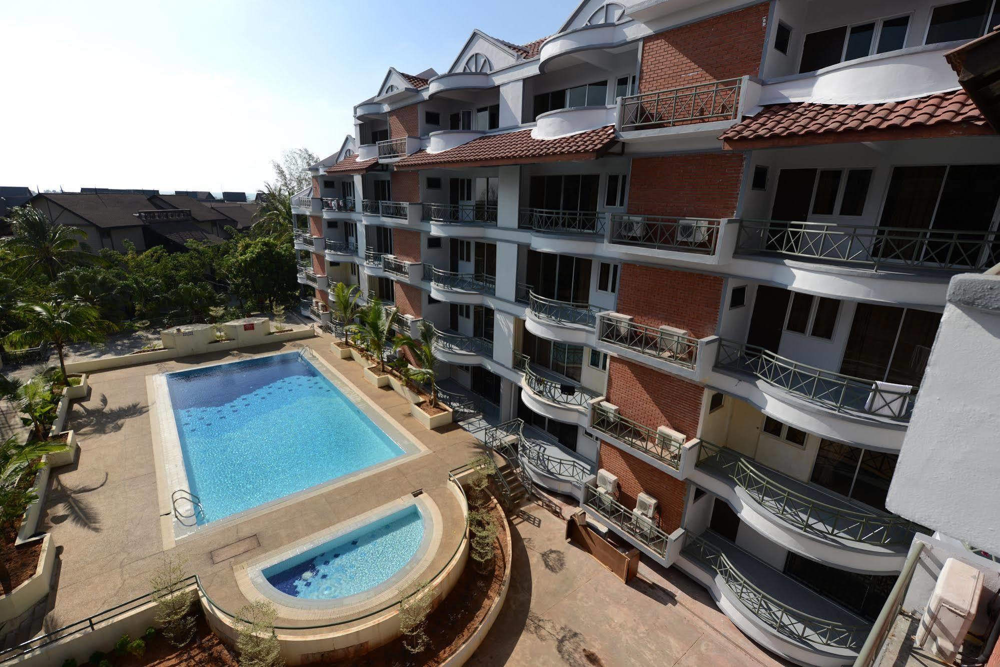 Perdana Serviced Apartment & Resorts Padang Mat Sirat Buitenkant foto