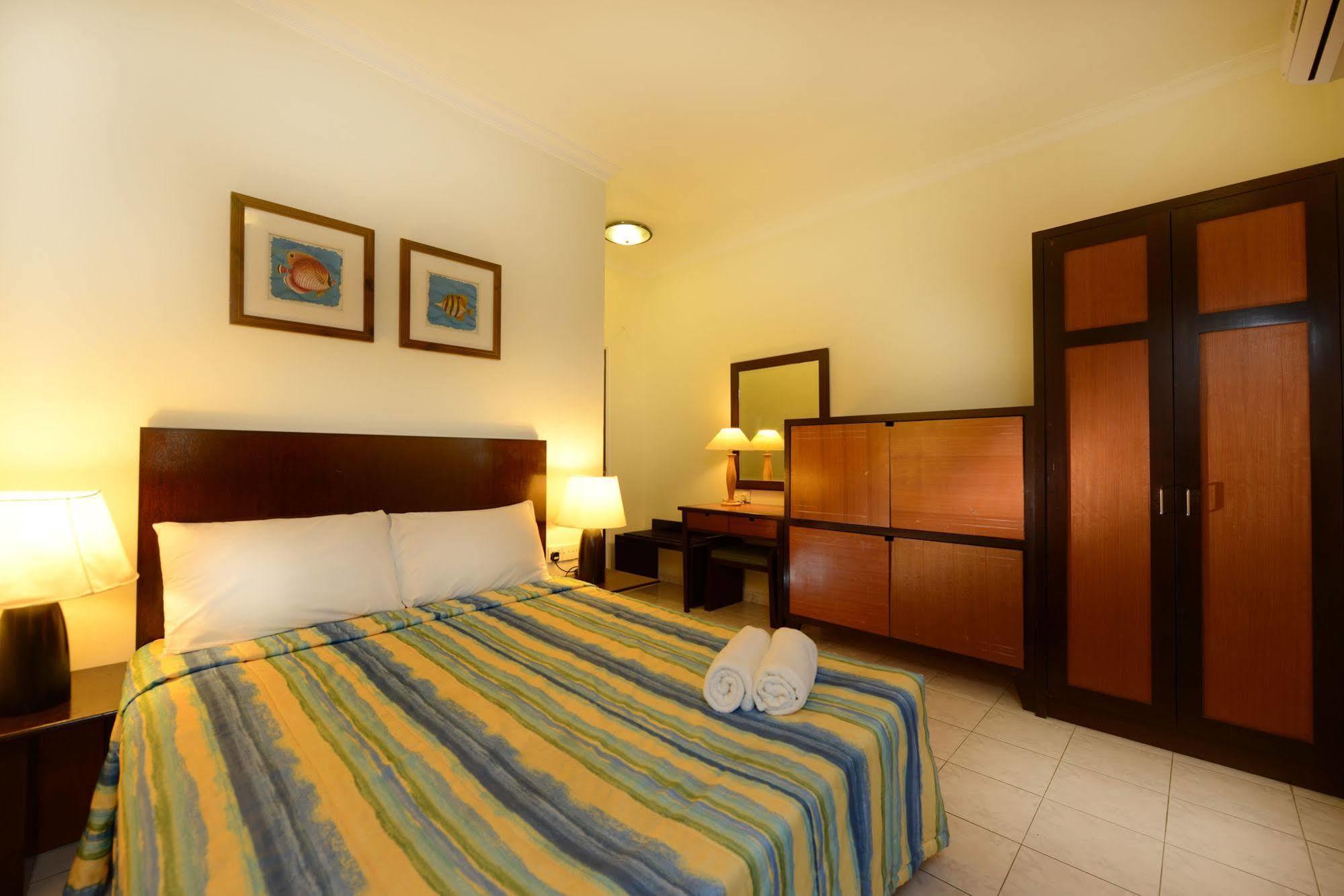 Perdana Serviced Apartment & Resorts Padang Mat Sirat Buitenkant foto