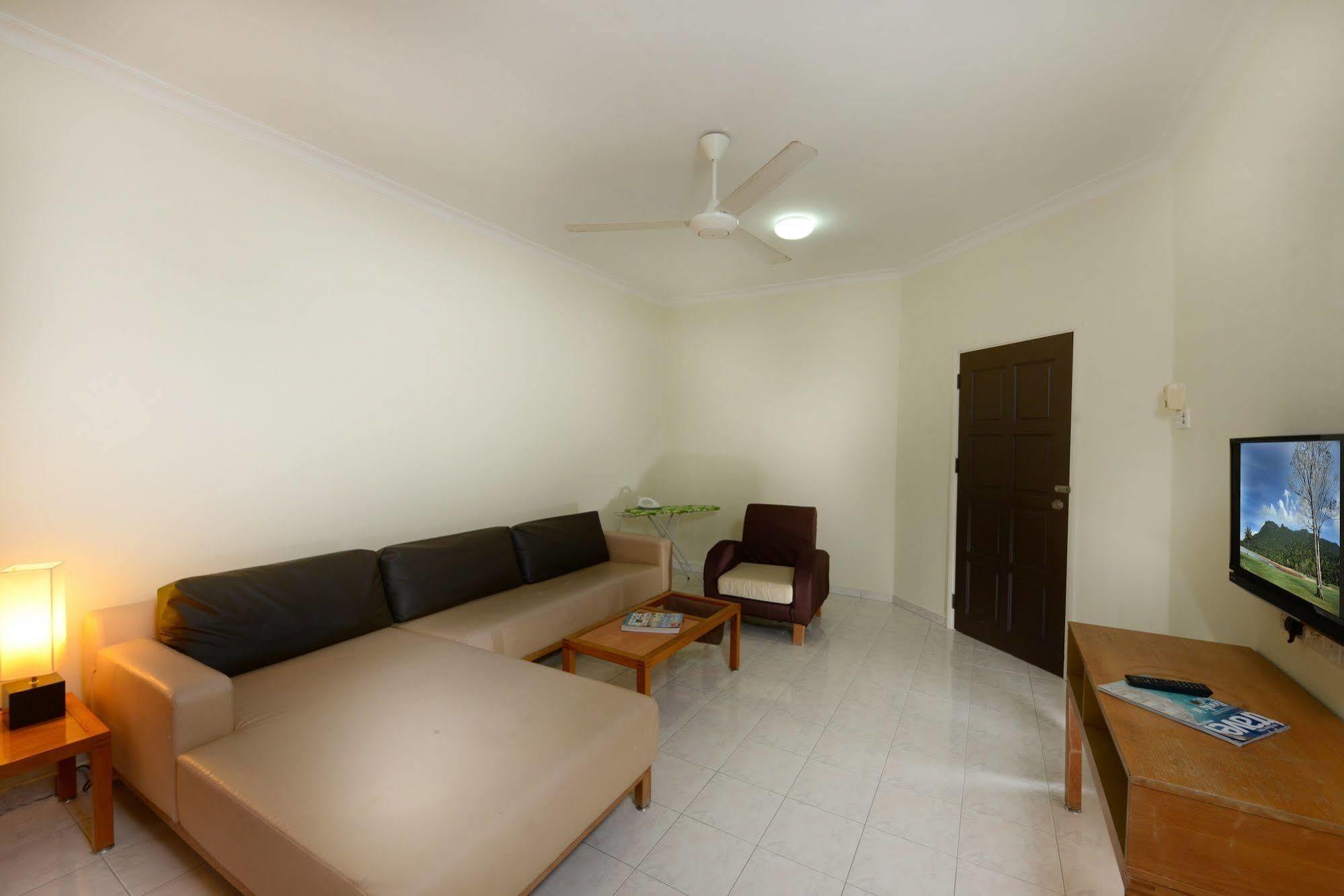 Perdana Serviced Apartment & Resorts Padang Mat Sirat Buitenkant foto