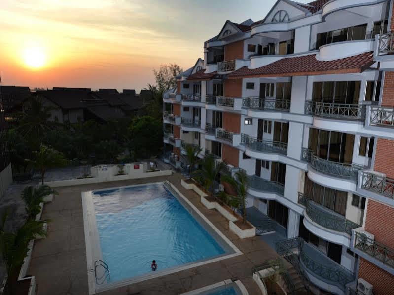 Perdana Serviced Apartment & Resorts Padang Mat Sirat Buitenkant foto